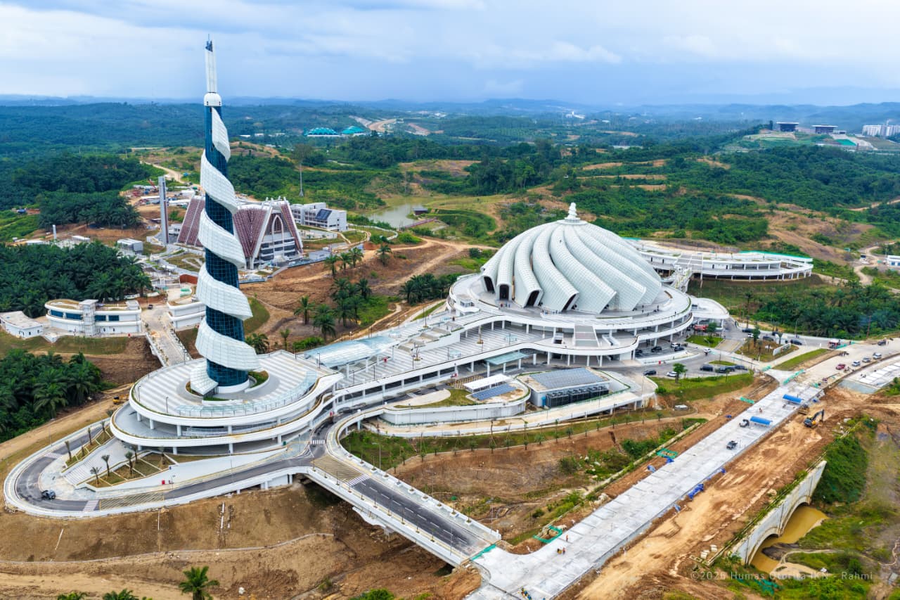 Keterangan Foto:Masjid Negara di Kawasan Inti Pusat Pemerintahan (KIPP) Ibu Kota Nusantara yang akan digunakan untuk pelaksanaan Salat Idulfitri perdana 1447 Hijriah, terbuka bagi masyarakat umum. (Dok. Humas Otorita IKN)