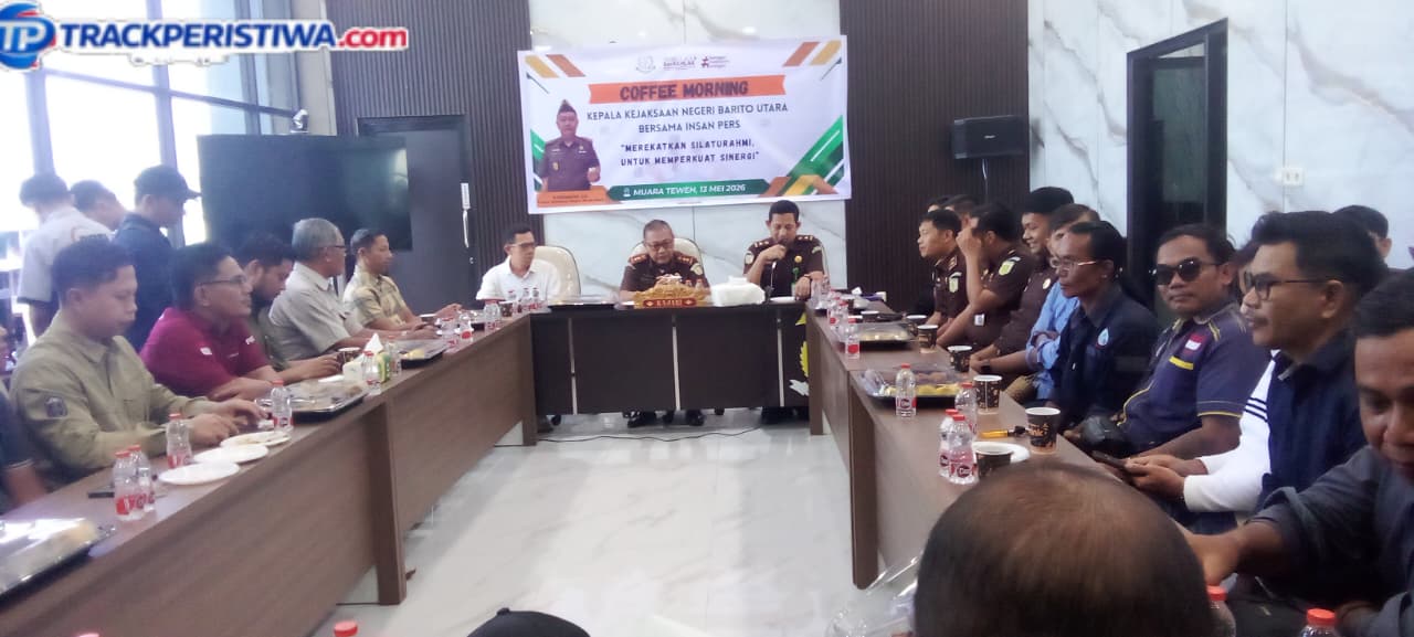 Keterangan foto : Suasana dialog dan diskusi bersama Kejaksaan Negeri Barito Utara, Kalimantan Tengah, bersama insan pers di aula lantai dua Kejari, Rabu (13/5/2026). (Dok. TrackPeristiwa.com/Henry.A)