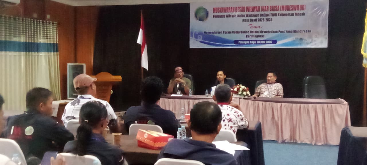 Foto: Peserta Musyawarah Besar Luar Biasa (Musdalub) IWO se-Kalimantan Tengah mengikuti jalannya sidang di Hotel Dandang Tingang, Kota Palangka Raya, Sabtu (20/6/2026). Musdalub menetapkan Indra Setiawan sebagai Ketua IWO Kalimantan Tengah periode 2025–2030. Dokumentasi: Trackperistiwa.com | Penulis: Henryanus, A.