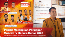 Keterangan Foto:
Ketua Panitia Muscab IV Kabupaten Kutai Barat, Rull Riskha Risandhie, yang juga anggota DPRD Kutai Barat, saat memantau langsung persiapan pelaksanaan Muscab IV di Hotel Sidodadi, Barong Tongkok, Jumat (13/2/2026). (Fauzan/Trackperistiwa.com)