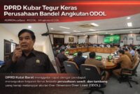 Keterangan Foto : Suasana Rapat Dengar Pendapat (RDP) DPRD Kutai Barat bersama OPD terkait, aparat kepolisian, pemerintah kecamatan, kepala kampung, dan perwakilan perusahaan, membahas penertiban angkutan ODOL yang kerap melanggar aturan.(Dok. Annanda Fauzan/ Trackperistiwa.com)