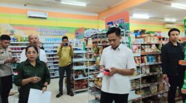 Foto : Polres Kubar Cek Stabilitas Harga Sembako di Barong Tongkok (Annanda Fauzan/trackperistiwa.com)