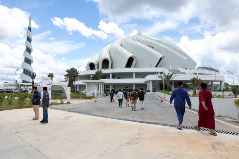 Keterangan Foto:
Masjid Negara di Kawasan Inti Pusat Pemerintahan (KIPP) Ibu Kota Nusantara yang akan digunakan untuk pelaksanaan Salat Idulfitri perdana 1447 Hijriah, terbuka bagi masyarakat umum. (Dok. Humas Otorita IKN)