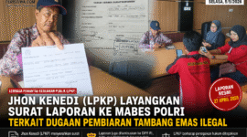Keterangan Foto:
Jhon Kenedy (LPKP) menunjukkan bukti tanda terima laporan saat jumpa pers bersama awak media di Muara Teweh, Barito Utara, Selasa (5/5/2026), terkait pengaduan dugaan pembiaran tambang emas ilegal yang telah dilayangkan ke Mabes Polri pada 27 April 2026.