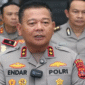 Keterangan Foto

KETERANGAN FOTO: Kapolda Kalimantan Timur Irjen Pol Endar Priantoro memberikan keterangan kepada awak media di Samarinda, Kalimantan Timur, terkait penanganan kasus dugaan narkoba yang menyeret Kasat Resnarkoba Polres Kutai Kartanegara, AKP Yohanes Bonar Adiguna, Sabtu (16/5/2026). (Trackperistiwa.com/Sumber: TribunKaltim.co)