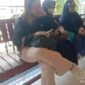Keterangan Foto:
Tiga korban berinisial RJ, TSR, dan AP, yang diduga menjadi korban penipuan berkedok arisan bodong, melaporkan kasus tersebut ke Polres Barito Utara dan memberikan keterangan kepada sejumlah awak media saat wawancara pada Rabu, 29 April 2026. (dok. Trackperistiwa.com/Henry,A)