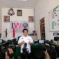 Keterangan Foto:: Ketua IWO Barito Utara, Hison, menyampaikan ucapan Hari Kebebasan Pers Sedunia di Kantor IWO, Jalan Taman Remaja, Muara Teweh, Barito Utara. (Dok. Trackperistiwa/Henry A)