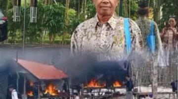 Keterangan Foto : Jhon Kenedy angkat bicara terkait dugaan pembakaran pondok kerja milik warga penambang emas saat razia PETI di wilayah Barito Utara. {Dok. Trackperistiwa.com/Henryanus Achiang.)