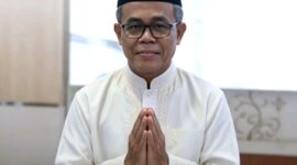 Foto: Kepala Dinas Pendidikan Kabupaten Barito Utara, Muhammad Iman Topik, S.IP., M.Si., menyampaikan ucapan Selamat Hari Raya Idul Adha 1447 Hijriah/2026 Masehi kepada seluruh masyarakat dan jajaran Pemerintah Kabupaten Barito Utara, sebagai momentum memperkuat nilai keikhlasan, pengorbanan, dan kebersamaan. (Trackperistiwa.com/Henryanus Achiang).