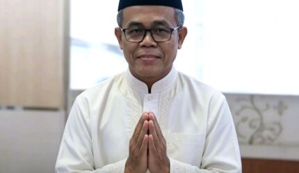 Foto: Kepala Dinas Pendidikan Kabupaten Barito Utara, Muhammad Iman Topik, S.IP., M.Si., menyampaikan ucapan Selamat Hari Raya Idul Adha 1447 Hijriah/2026 Masehi kepada seluruh masyarakat dan jajaran Pemerintah Kabupaten Barito Utara, sebagai momentum memperkuat nilai keikhlasan, pengorbanan, dan kebersamaan. (Trackperistiwa.com/Henryanus Achiang).