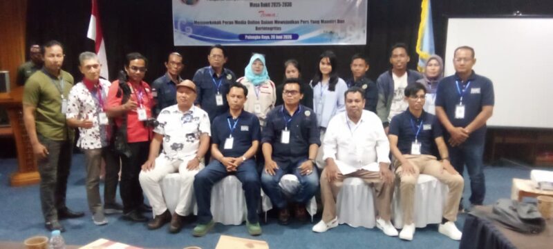 Foto: Peserta Musyawarah Besar Luar Biasa (Musdalub) IWO se-Kalimantan Tengah mengikuti jalannya sidang di Hotel Dandang Tingang, Kota Palangka Raya, Sabtu (20/6/2026). Musdalub menetapkan Indra Setiawan sebagai Ketua IWO Kalimantan Tengah periode 2025–2030. Dokumentasi: Trackperistiwa.com | Penulis: Henryanus, A.