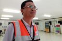 Foto: Administration Mine Manager PT Trubaindo Coal Mining (TCM), Hirung, memberikan keterangan terkait tuntutan keluarga Kincan usai aksi damai yang digelar massa Tariu Borneo Bangkule Rajakng (TBBR) di area operasional perusahaan, Kabupaten Kutai Barat, Sabtu (20/6/2026). Foto: Eventius/TrackPeristiwa.com