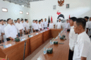 Keterangan Foto: Ketua DPD PSI Kutai Barat, Gilbert Singo Yudha, memberikan arahan kepada jajaran pengurus PSI Kutai Barat dalam kegiatan konsolidasi organisasi, Sabtu (11/7/2026).

Foto:Trackperistiwa.com/Melky Malis