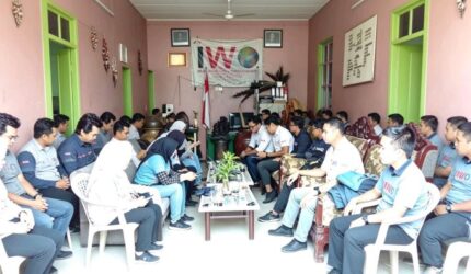 Foto: Musyawarah Daerah Ikatan Wartawan Online (IWO) Kabupaten Barito Utara berlangsung di Sekretariat IWO, Muara Teweh, Senin (6/7/2026). Agenda utama kegiatan adalah pemilihan kepengurusan baru yang menetapkan Hison sebagai Ketua IWO Barito Utara periode 2026–2031. (Foto: Henry A/Trackperistiwa.com)