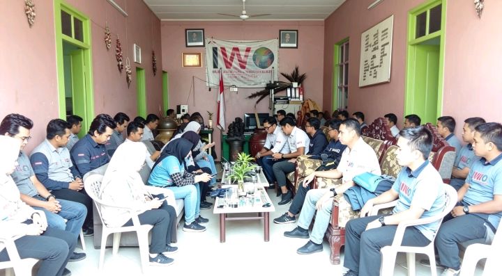 Foto: Musyawarah Daerah Ikatan Wartawan Online (IWO) Kabupaten Barito Utara berlangsung di Sekretariat IWO, Muara Teweh, Senin (6/7/2026). Agenda utama kegiatan adalah pemilihan kepengurusan baru yang menetapkan Hison sebagai Ketua IWO Barito Utara periode 2026–2031. (Foto: Henry A/Trackperistiwa.com)