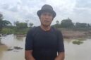 Keterangan Foto: Warga Kampung Dasaq, Kecamatan Muara Pahu, Kabupaten Kutai Barat, menangkap ikan secara tradisional di kawasan rawa menggunakan tangan dan alat sederhana sebagai mata pencaharian yang telah diwariskan secara turun-temurun. Foto: Trackperistiwa.com/Melky Malis 