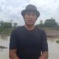 Keterangan Foto: Warga Kampung Dasaq, Kecamatan Muara Pahu, Kabupaten Kutai Barat, menangkap ikan secara tradisional di kawasan rawa menggunakan tangan dan alat sederhana sebagai mata pencaharian yang telah diwariskan secara turun-temurun. Foto: Trackperistiwa.com/Melky Malis 