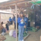 Keterangan Foto:
Anggota DPRD Kabupaten Kutai Barat Meni Debora bersama jajaran Partai Demokrat berdialog langsung dengan pedagang di Pasar Jaras, Kutai Barat, Jumat (21/8/2026), dalam rangka menyerap aspirasi terkait akses permodalan UMKM dan kebutuhan masyarakat. Kegiatan tersebut turut didokumentasikan oleh Media Trackperistiwa.com bersama Fauzan.