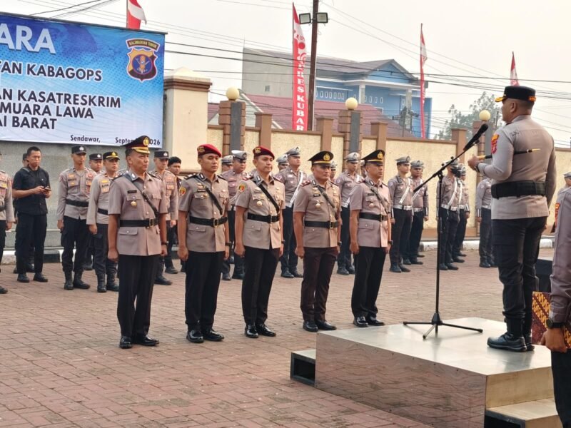 PERGANTIAN PEJABAT. Kapolres Kutai Barat AKBP Haris Kurniawan memimpin upacara Sertijab Kabag Ops, Kasat Reskrim dan PS. Kapolsek Muara Lawa di Mako Polres Kutai Barat, Rabu (2/9/2026). (Foto: Trackperistiwa.com/Melky Malis)
