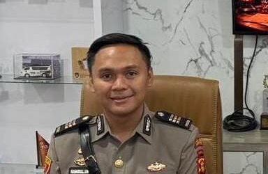 Keterangan Foto AKP Khairul Umam, S.Tr.K., S.I.K. saat menjalankan tugas sebagai Kepala Satuan Reserse Kriminal (Kasatreskrim) Polres Kutai Barat. Selama kurang lebih tujuh bulan menjabat, ia menangani sejumlah perkara sekaligus membangun komunikasi publik dalam mendukung keterbukaan informasi dan pelayanan kepolisian kepada masyarakat. (Foto: Dok. TrackPeristiwa.com)