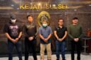Keterangan Foto: MA (48), DPO Kejaksaan Tinggi Kalimantan Timur dalam perkara dugaan tindak pidana korupsi pembangunan perpanjangan landasan pacu Bandara Melalan, Kabupaten Kutai Barat, diamankan tim gabungan di wilayah Walenrang Utara, Kabupaten Luwu, Sulawesi Selatan, Senin (31/8/2026). (Sumber Foto: Dok. Tim Intelijen Kejaksaan Agung RI/Satgas SIRI bersama Tim Tabur Kejati Sulsel, Kejari Luwu dan Kejari Palopo)