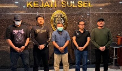 Keterangan Foto: MA (48), DPO Kejaksaan Tinggi Kalimantan Timur dalam perkara dugaan tindak pidana korupsi pembangunan perpanjangan landasan pacu Bandara Melalan, Kabupaten Kutai Barat, diamankan tim gabungan di wilayah Walenrang Utara, Kabupaten Luwu, Sulawesi Selatan, Senin (31/8/2026). (Sumber Foto: Dok. Tim Intelijen Kejaksaan Agung RI/Satgas SIRI bersama Tim Tabur Kejati Sulsel, Kejari Luwu dan Kejari Palopo)