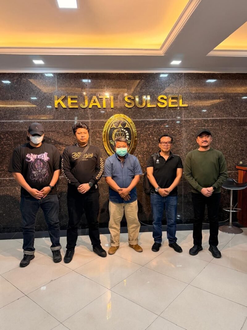 Keterangan Foto: MA (48), DPO Kejaksaan Tinggi Kalimantan Timur dalam perkara dugaan tindak pidana korupsi pembangunan perpanjangan landasan pacu Bandara Melalan, Kabupaten Kutai Barat, diamankan tim gabungan di wilayah Walenrang Utara, Kabupaten Luwu, Sulawesi Selatan, Senin (31/8/2026). (Sumber Foto: Dok. Tim Intelijen Kejaksaan Agung RI/Satgas SIRI bersama Tim Tabur Kejati Sulsel, Kejari Luwu dan Kejari Palopo)