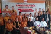 Keterangan Foto:
Ketua DPC Partai Hanura Kutai Barat H. Aula bersama jajaran pengurus Hanura dan Partai Solidaritas Indonesia (PSI) dalam agenda silaturahmi dan komunikasi politik di Sekretariat Partai Hanura, Sampang Raya, Kecamatan Barong Tongkok, Kabupaten Kutai Barat, Jumat (4/9/2026).
Dok. TrackPeristiwa.com